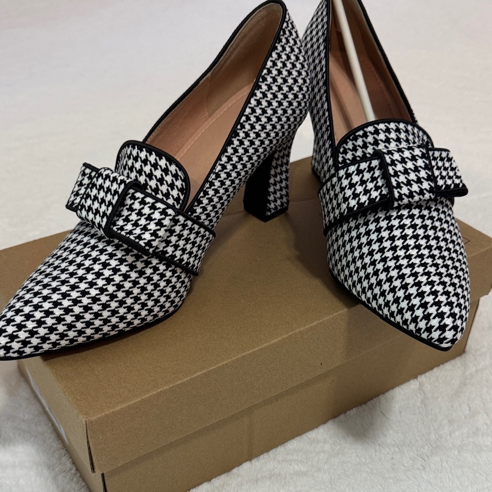 Stylish Black and White Houndstooth Women's Heels NIB